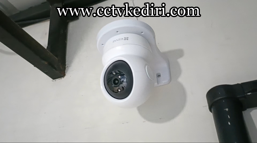 <p>Kamera Ezviz merupakan kamera canggih yang memiliki lensa yang tajam kamera ini akan menghadirkan kehidupan yang aman, nyaman, dan cerdas bagi pengguna dengan perangkat cerdas. Kamera Ezviz dapat diterapkan untuk rumah pribadi, kantor, toko, sekolah, mall, dan tepat lainnya. Kamera berkualias tinggi dan harga murah dapatkan kamera ditoko kami sekarang juga.</p>
